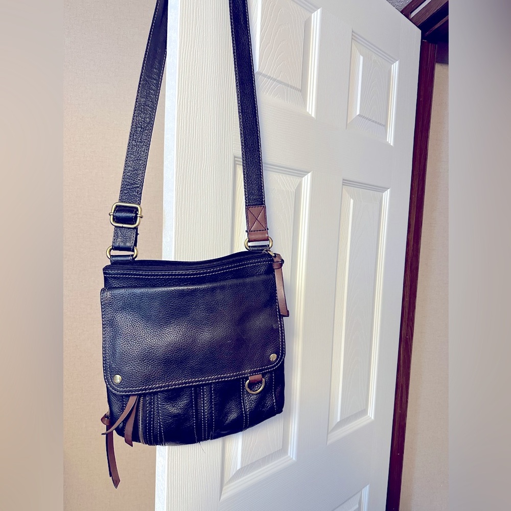 Fossil Morgan Traveler Black Leather Zip Flip Crossbody Messenger 11x11x2” black